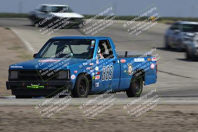 media/Sep-28-2025-24 Hours of Lemons (Sun) [[5dfe0e5f6e]]/12pm (Outside Grapevine)/